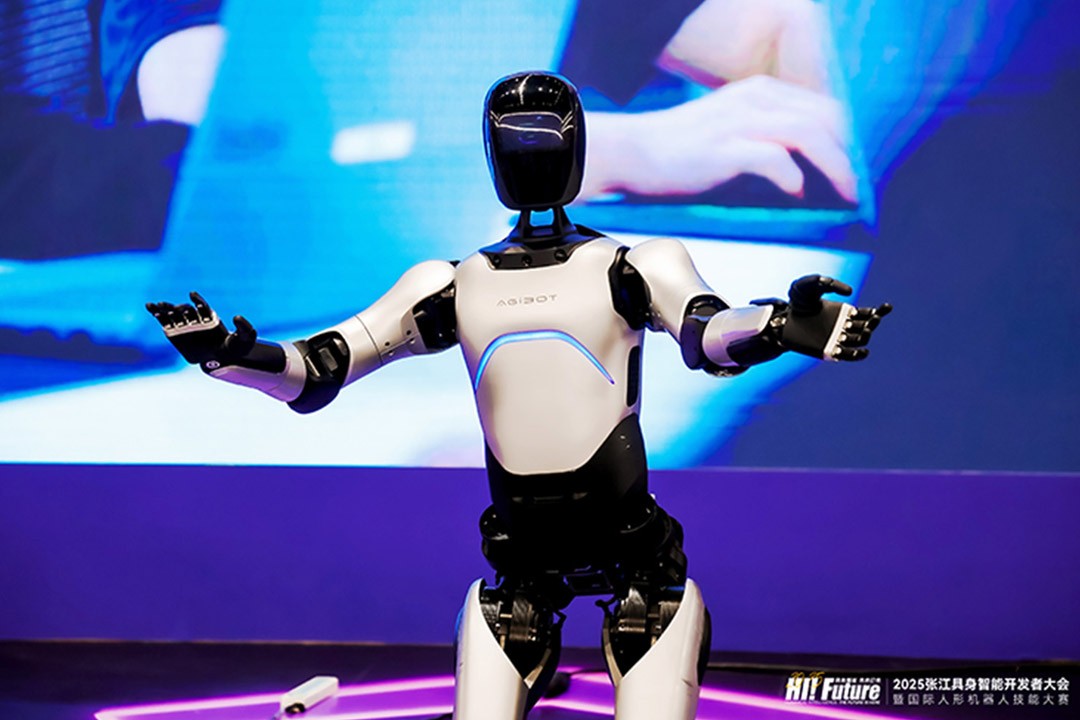 LEwin乐玩远征A2成全球首个同时拥有中美欧认证的人形机器...